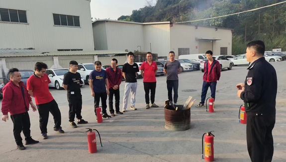 宏展封箱膠帶廠家開展消防實戰(zhàn)應急演練，防患未然，保障安全生產(chǎn)